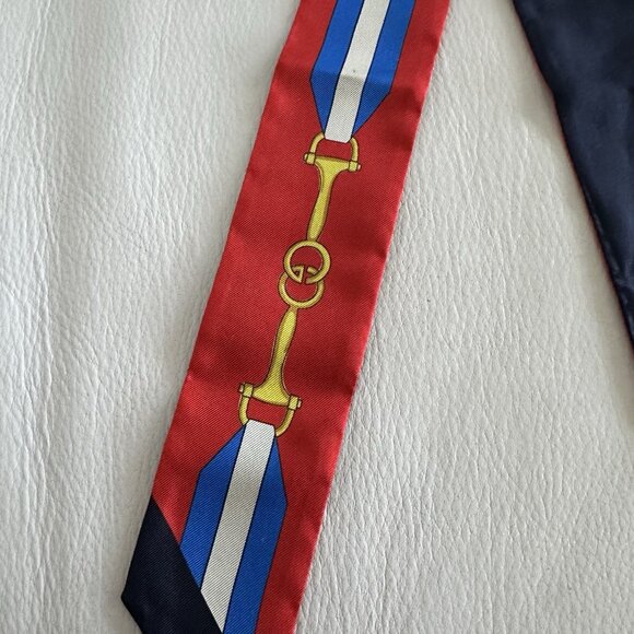 NEW GUCCI SILK SCARF HORSEBIT RED BLUE 100% Authentic Necktie - Picture 3 of 6
